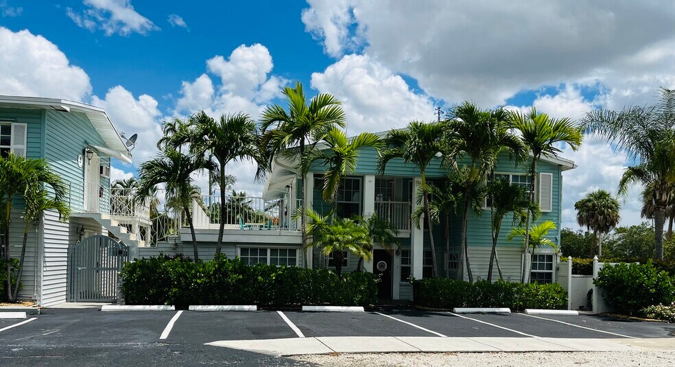 57 NE 24th St, Wilton Manors, FL for sale - Building Photo - Image 1 of 1