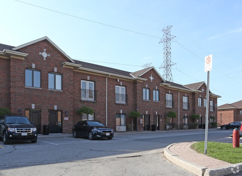 5409 Eglinton Ave W, Toronto, ON à louer - Photo du bâtiment - Image 2 de 2