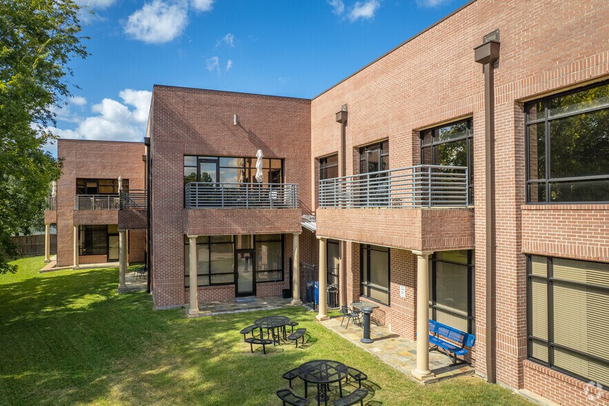 8901 Gaylord St, Houston, TX à louer - Photo du bâtiment - Image 2 de 6