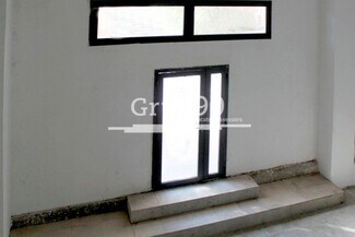 Plus de détails pour Multi-résidentiel à vendre