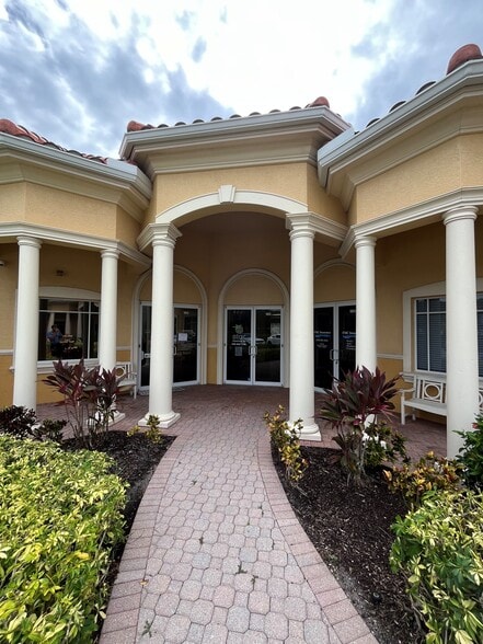 3380 Woods Edge Cir, Bonita Springs, FL for sale - Building Photo - Image 2 of 3