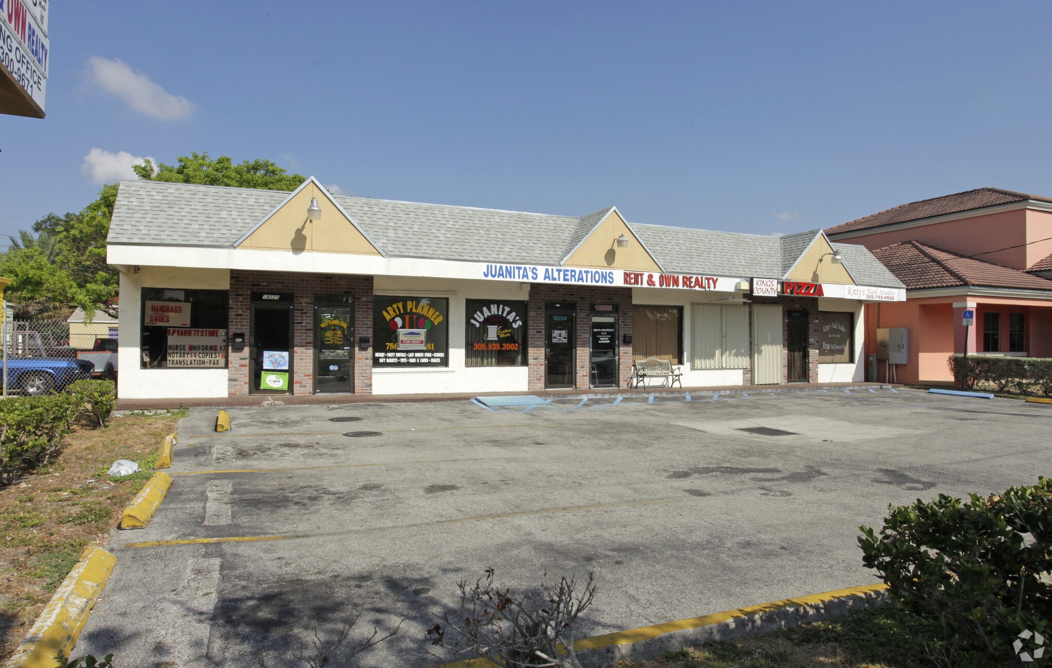 18220-18230 W Dixie Hwy, North Miami Beach, FL for lease Primary Photo- Image 1 of 4