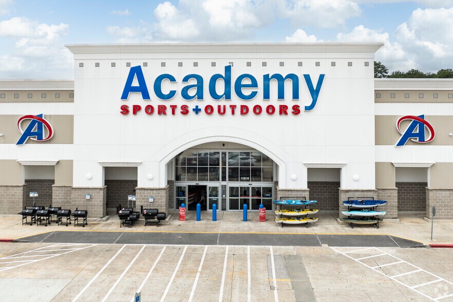 1400-1424 N Loop 336 W, Conroe, TX à louer - Photo du bâtiment - Image 2 de 5