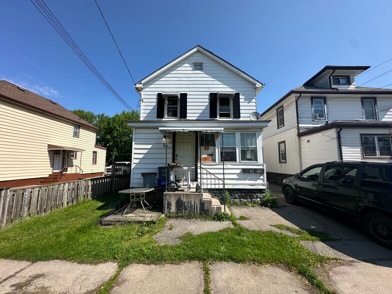 98 St Arnaud St, Port Colborne, ON à vendre - Photo du bâtiment - Image 3 de 3