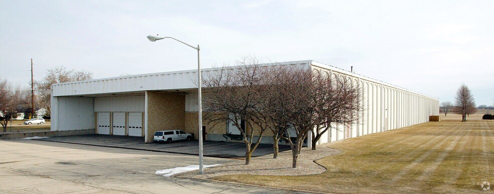 463 Broadway Dr, Sun Prairie, WI for lease - Building Photo - Image 2 of 4