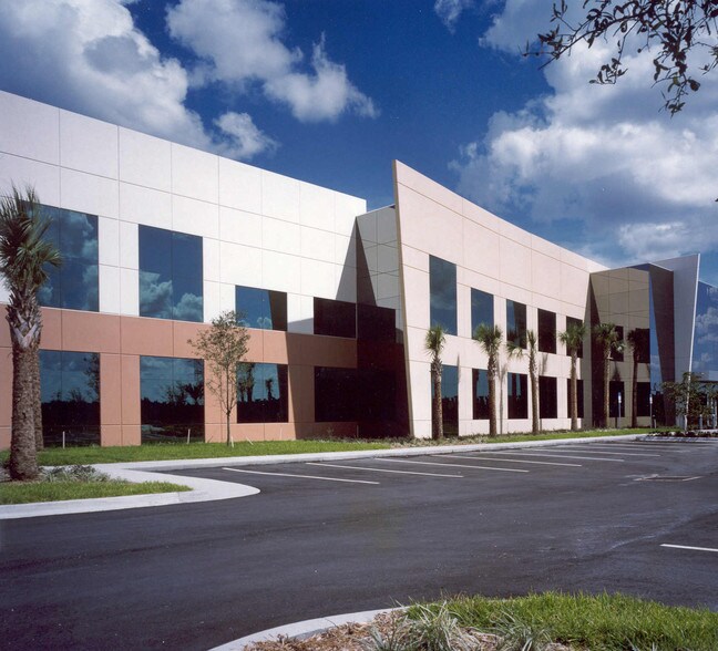 6989 Lee Vista Blvd, Orlando, FL à louer - Photo du bâtiment - Image 2 de 6
