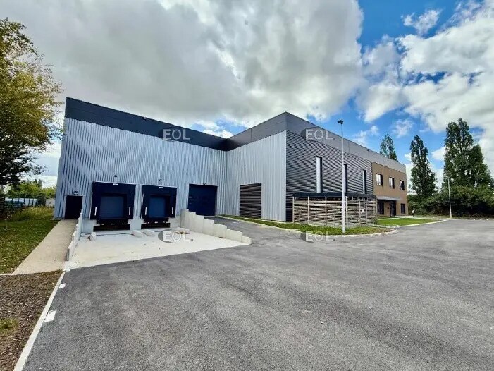 Industrial in Trappes for lease - Building Photo - Image 2 of 18