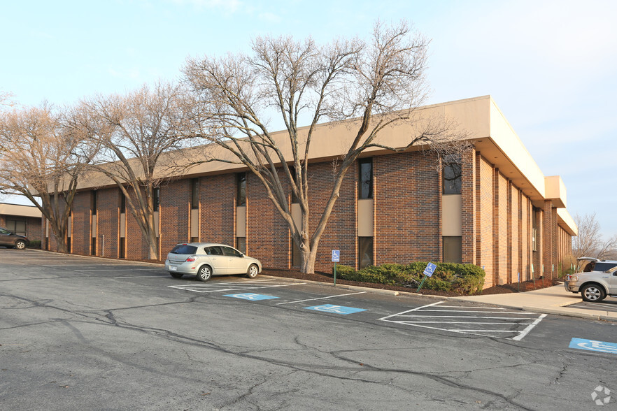 10500 Barkley St, Overland Park, KS à vendre - Photo du bâtiment - Image 3 de 7