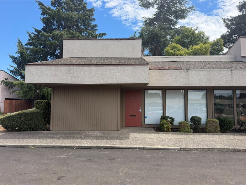 2522 Grand Canal Blvd, Stockton, CA à louer - Photo du bâtiment - Image 3 de 8