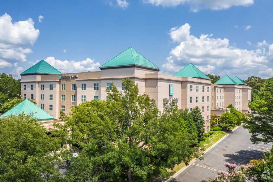 1022 S Shady Grove Rd, Memphis, TN à louer - Photo du bâtiment - Image 3 de 5