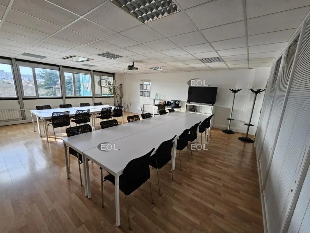 Office in Vitry-sur-Seine for lease Interior Photo- Image 1 of 12