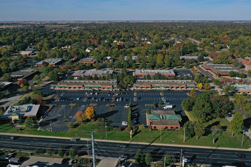 Shoppes Of Knollwood portefeuille de 2 propriétés à vendre sur LoopNet.ca - Photo du bâtiment - Image 2 de 38