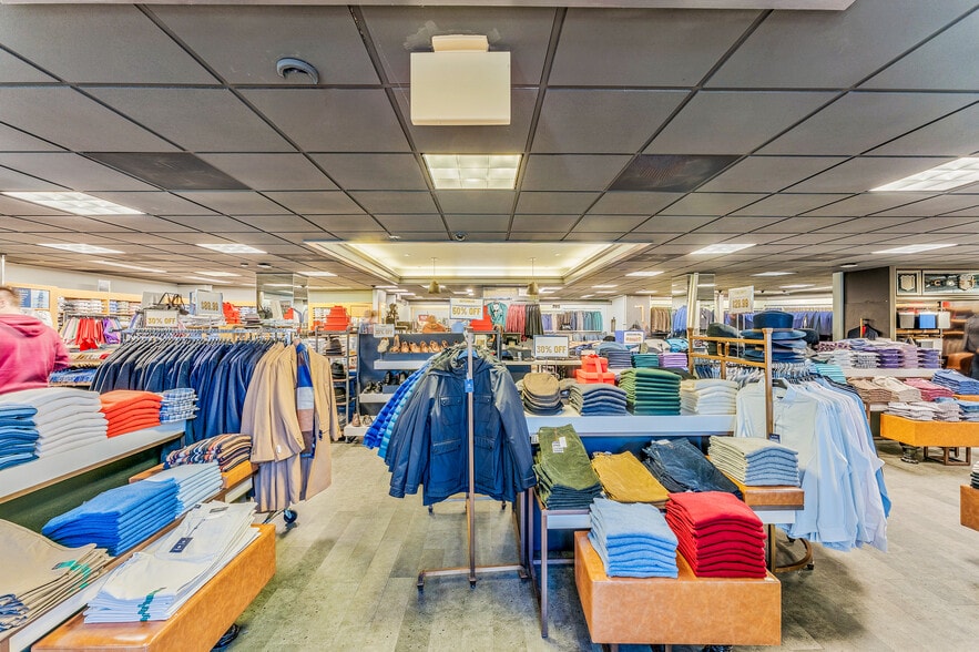 728 S Washington St, Alexandria, VA for sale - Interior Photo - Image 2 of 19