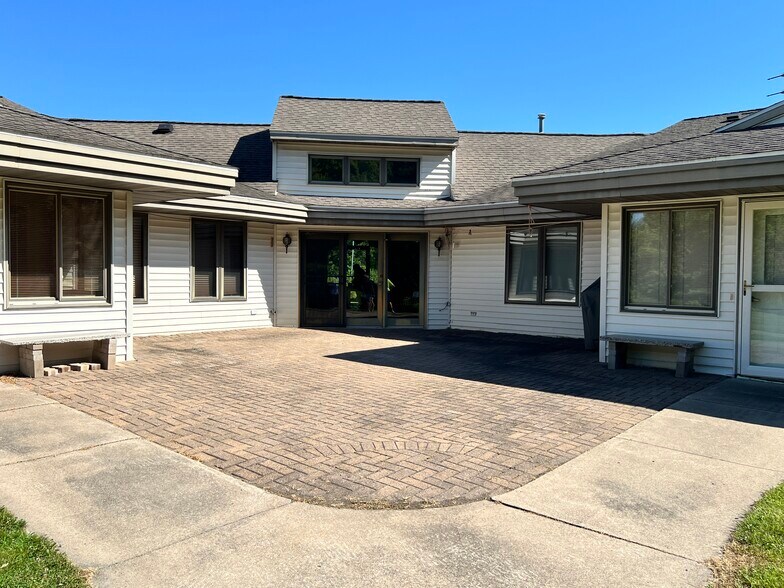 305 W Prospect St, Thorp, WI à vendre - Photo du bâtiment - Image 3 de 8