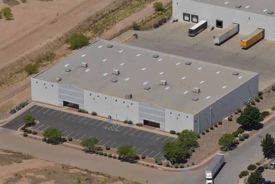9660 Joe Rodriguez Dr, El Paso, TX à louer - Photo du bâtiment - Image 2 de 2