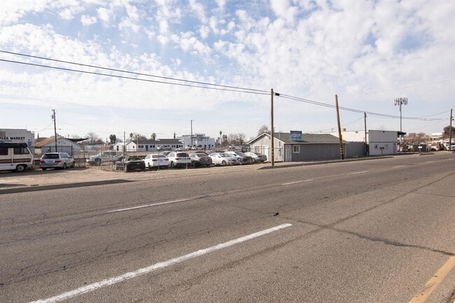 More details for 1095 S 9th St, Modesto, CA - Retail for Sale