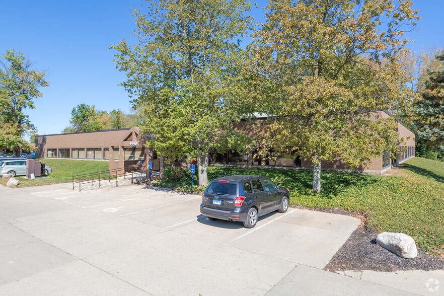 Carver Woods Executive Park portefeuille de 2 propriétés à vendre sur LoopNet.ca - Photo du bâtiment - Image 2 de 2