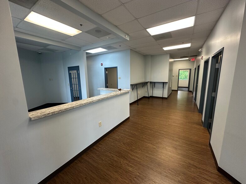 7752-7756 Gateway Ln, Concord, NC à louer - Photo du bâtiment - Image 3 de 30