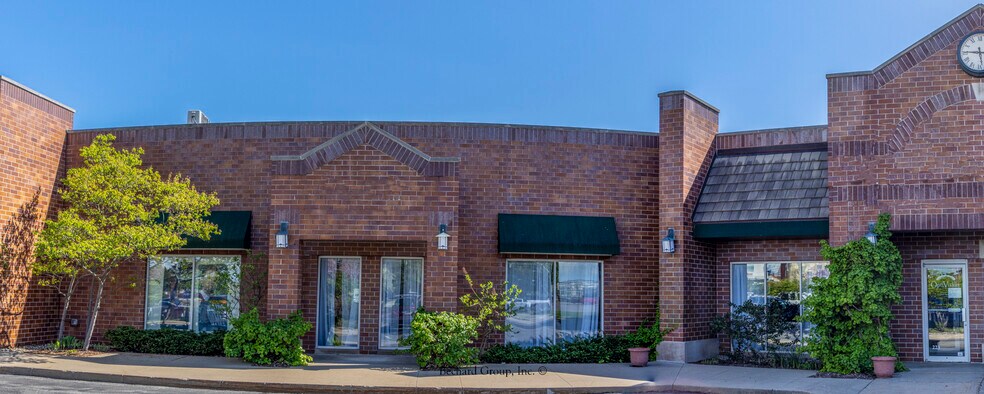 213-259 S Nicolet Rd, Appleton, WI à louer - Photo du bâtiment - Image 2 de 10