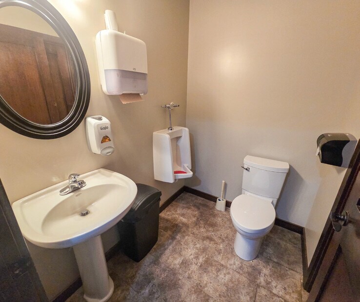 4002 9 Av N, Lethbridge, AB T1H 6T8 - Unit 3 - - Interior Photo - Image 2 of 8