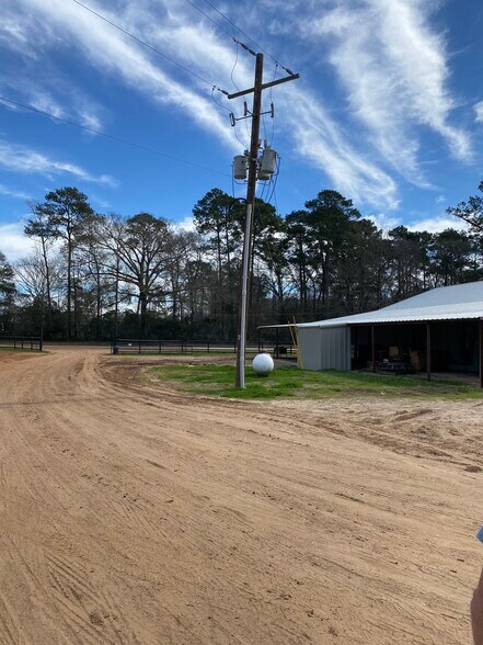 1205 FM 1725, Cleveland, TX à vendre - Photo du bâtiment - Image 2 de 5