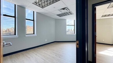 256-260 Broadway, Brooklyn, NY for lease Interior Photo- Image 2 of 6