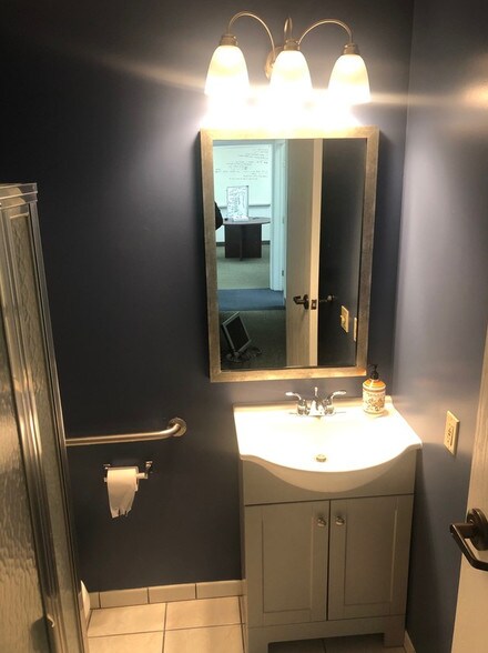 895 E Yorba Linda Blvd, Placentia, CA à louer - Photo du bâtiment - Image 3 de 20