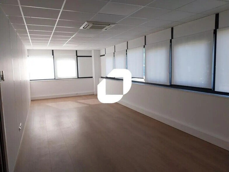 2 Impasse Des Tourmalines, Nantes for lease - Interior Photo - Image 2 of 11