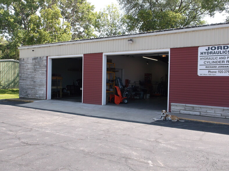 541 W 10th Ave, Oshkosh, WI for sale - Building Photo - Image 1 of 5