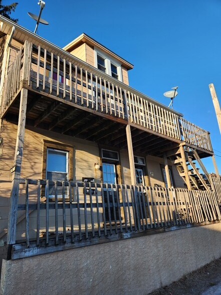 328 W Green St, Hazle Township, PA à vendre - Photo du bâtiment - Image 2 de 8