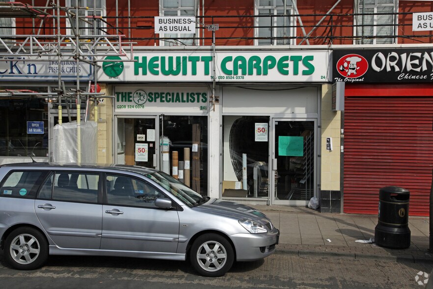 24-24A Hatch Ln, Londres à louer - Photo du bâtiment - Image 3 de 3