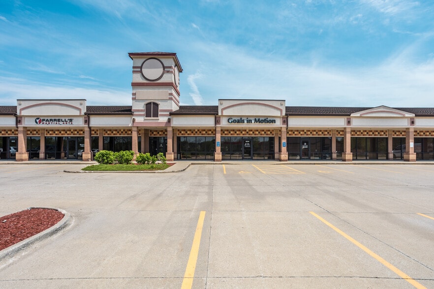 3821 121st St, Urbandale, IA for lease - Building Photo - Image 3 of 9