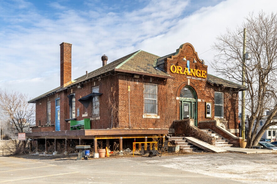 290 City Centre Av, Ottawa, ON for lease - Primary Photo - Image 1 of 2