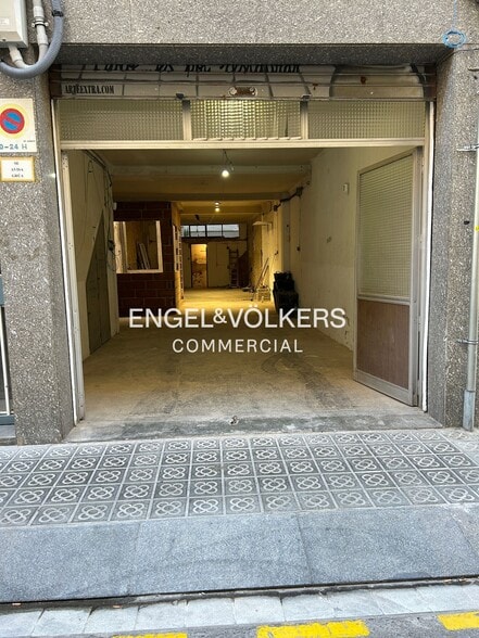 Immeuble residentiel dans Barcelone, Barcelona à vendre - Photo du bâtiment - Image 2 de 6