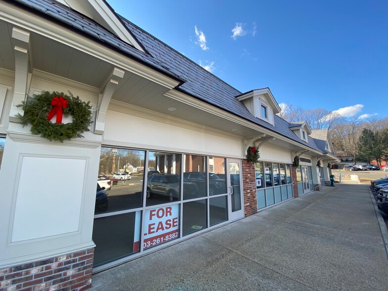 945 White Plains Rd, Trumbull, CT for lease - Building Photo - Image 2 of 6