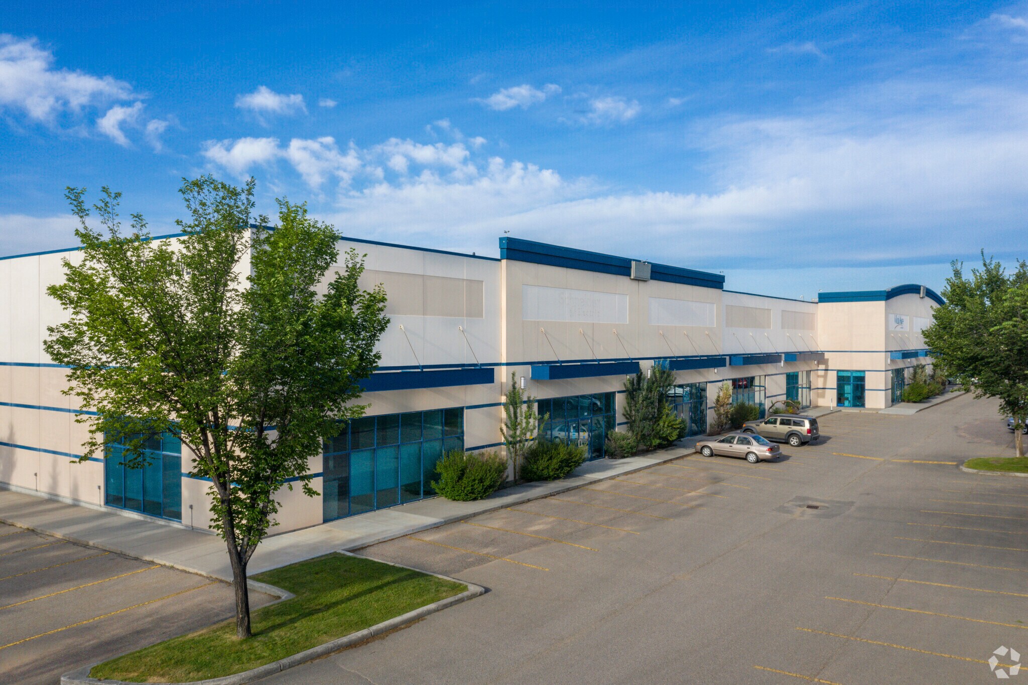 2880 45th Ave SE, Calgary, AB à vendre Photo principale- Image 1 de 1