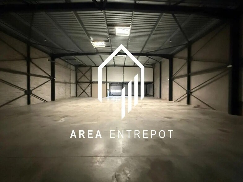 Flex in Aix-en-Provence for lease - Interior Photo - Image 3 of 7