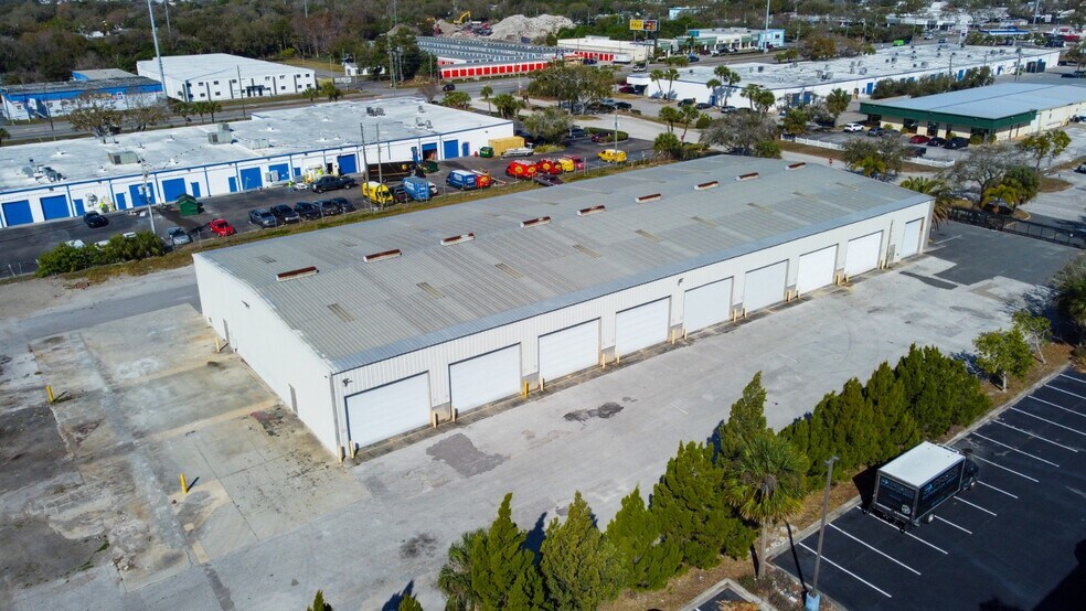 8810 Enterprise Blvd, Largo, FL à louer - Photo du bâtiment - Image 2 de 7