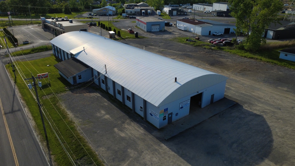 8125-8127 Thompson Rd, Clay, NY for lease - Building Photo - Image 1 of 16