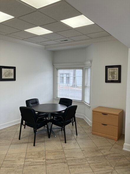 27 Pine St, New Canaan, CT for lease - Interior Photo - Image 3 of 11