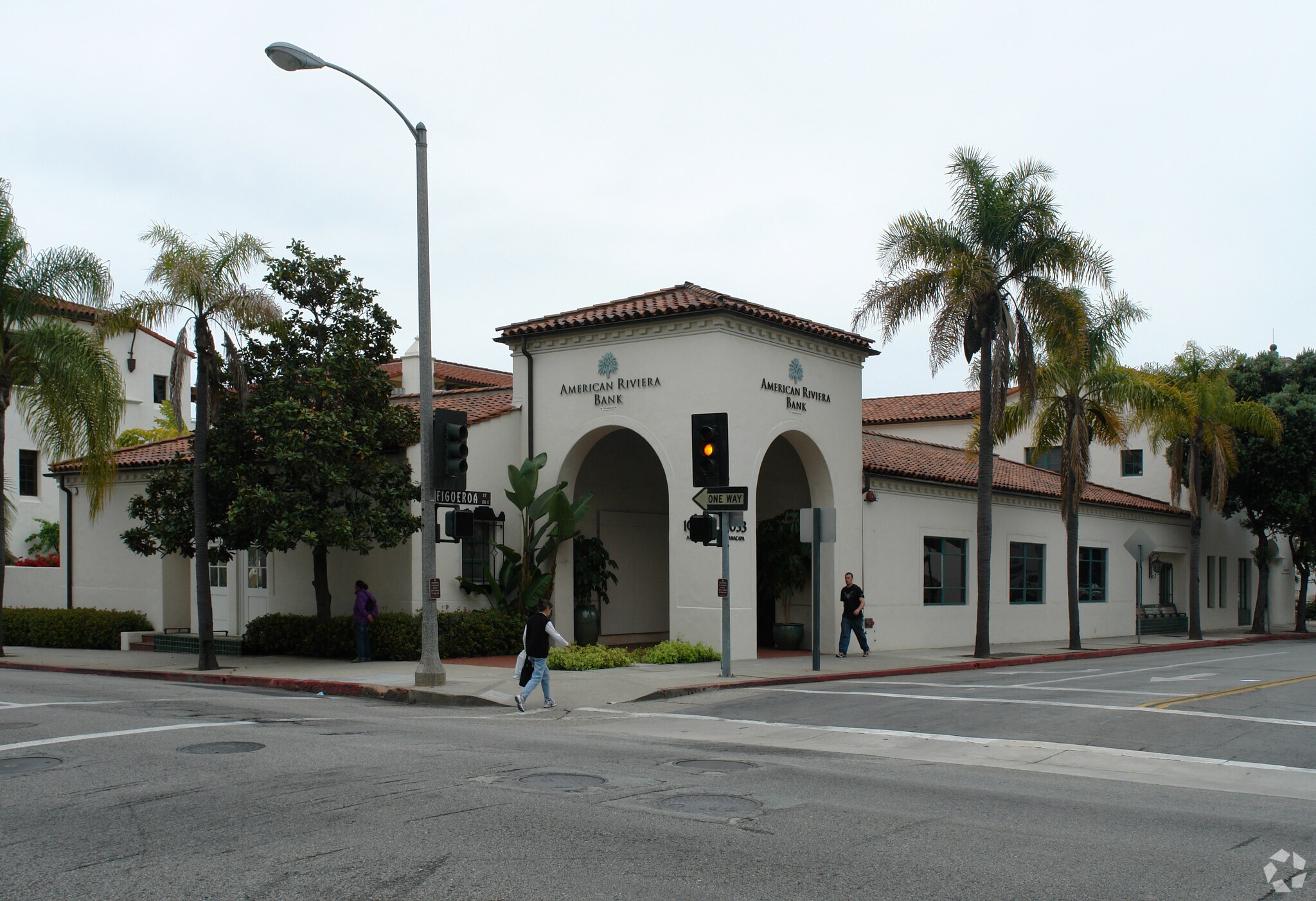 30 E Figueroa St, Santa Barbara, CA à louer Photo principale- Image 1 de 6