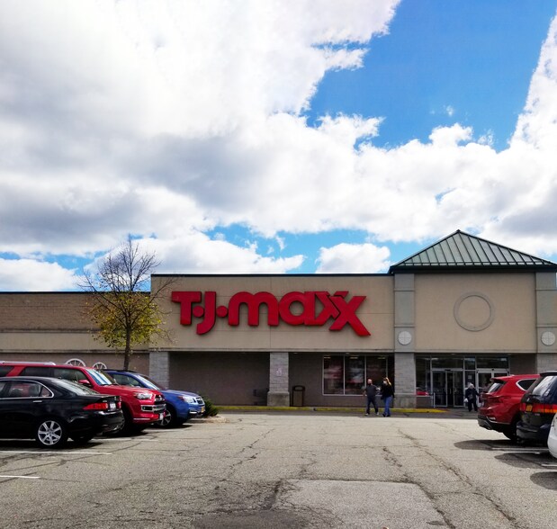 215 Larkin Dr, Monroe, NY à louer - Photo du bâtiment - Image 2 de 12