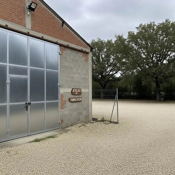 Retail in Martignas-sur-Jalle for lease - Building Photo - Image 1 of 6