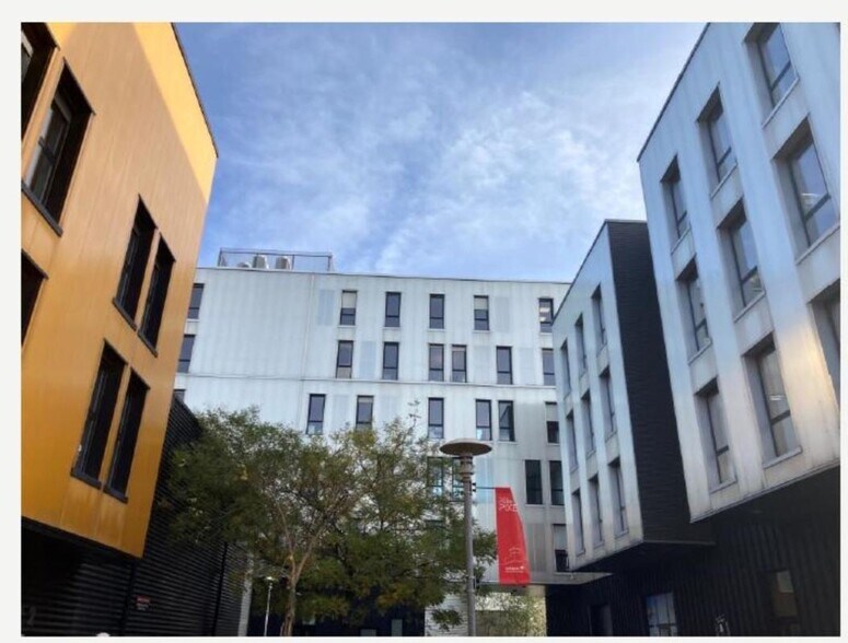 26 Rue Emile Decorps, Villeurbanne for lease - Building Photo - Image 2 of 18