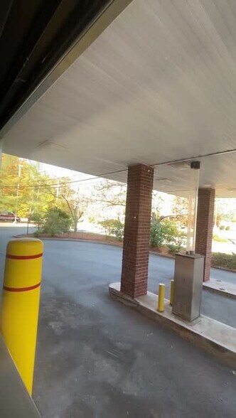 215 Lexington St, Woburn, MA à louer - Vidéo sur l’inscription commerciale - Image 3 de 13