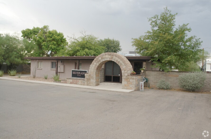 1208 W Roger Rd, Tucson, AZ à vendre - Photo principale - Image 1 de 2