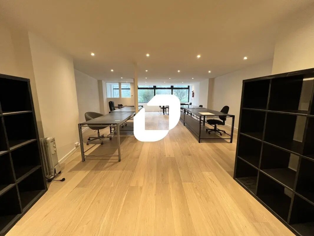 Retail in Paris for sale Interior Photo- Image 1 of 7