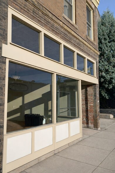 313 Washington St W, Charleston, WV à louer - Photo du bâtiment - Image 2 de 4