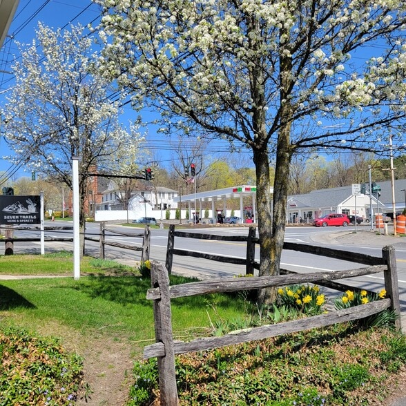 177 Sullivan Street LLC portfolio of 2 properties for sale on LoopNet.ca - Building Photo - Image 2 of 11