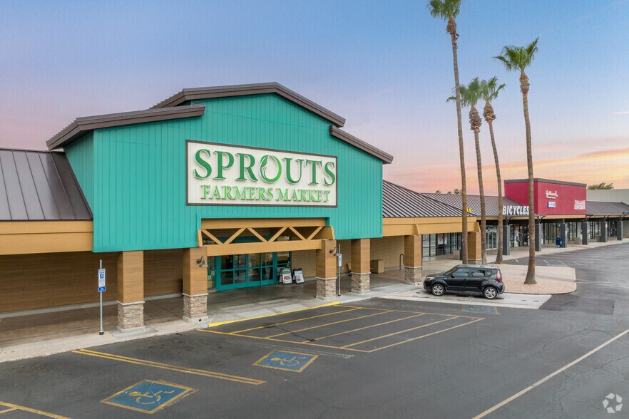 4255 W Thunderbird Rd, Phoenix, AZ à louer - Photo du bâtiment - Image 1 de 6